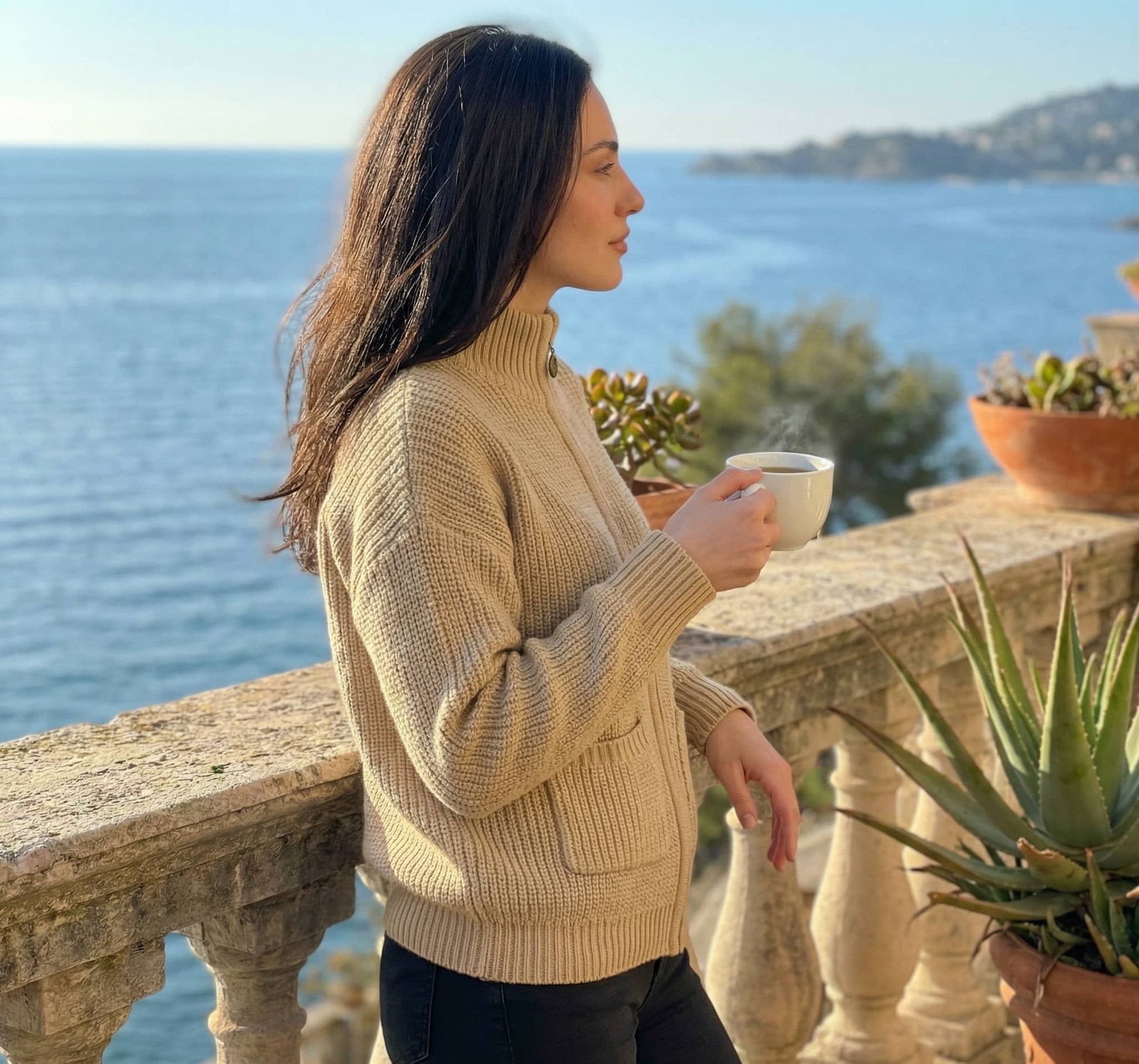 Lunezzo_Chunky_Knit_Zip-Up_Cardigan_model4