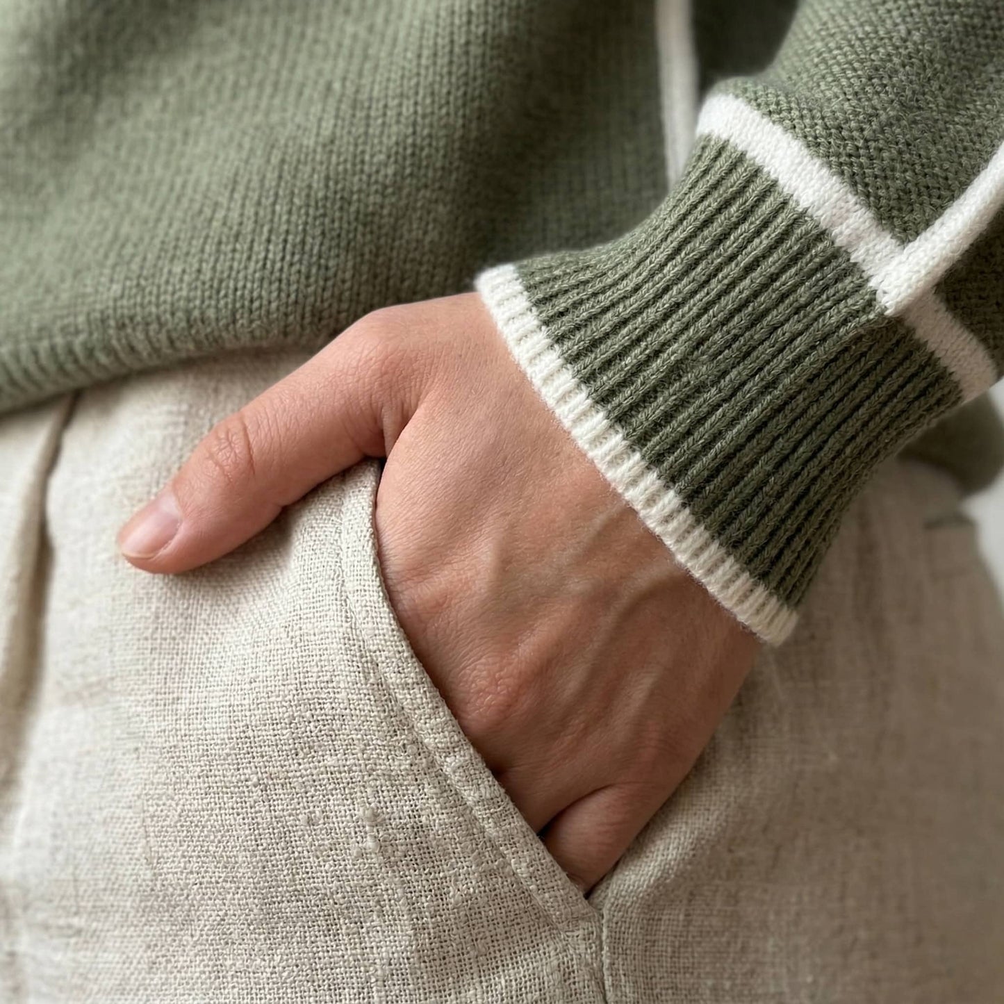 Lunezzo_Contrast_Trim_Turtleneck_closeup