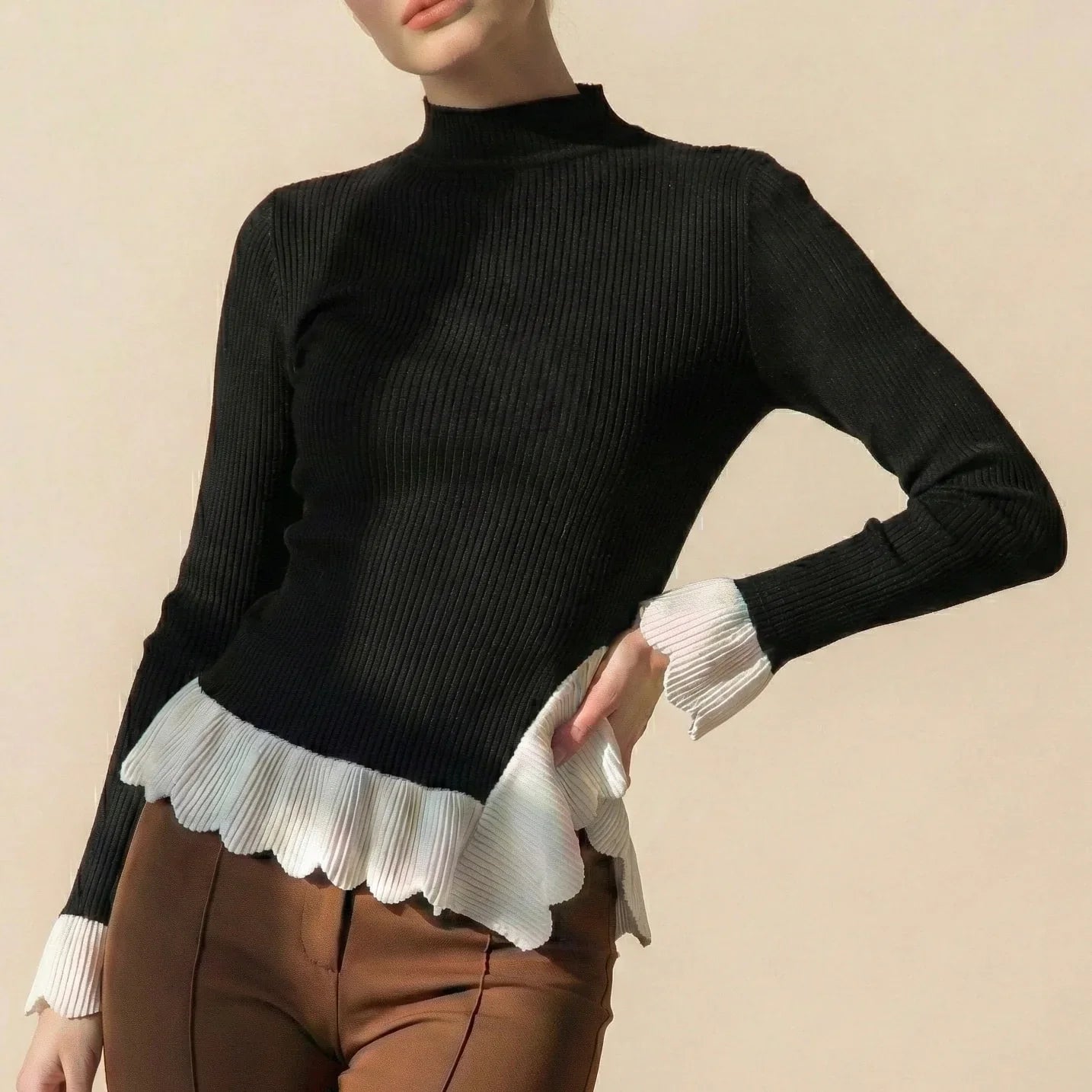 Lunezzo Noir Contrast Ruffle Blouse