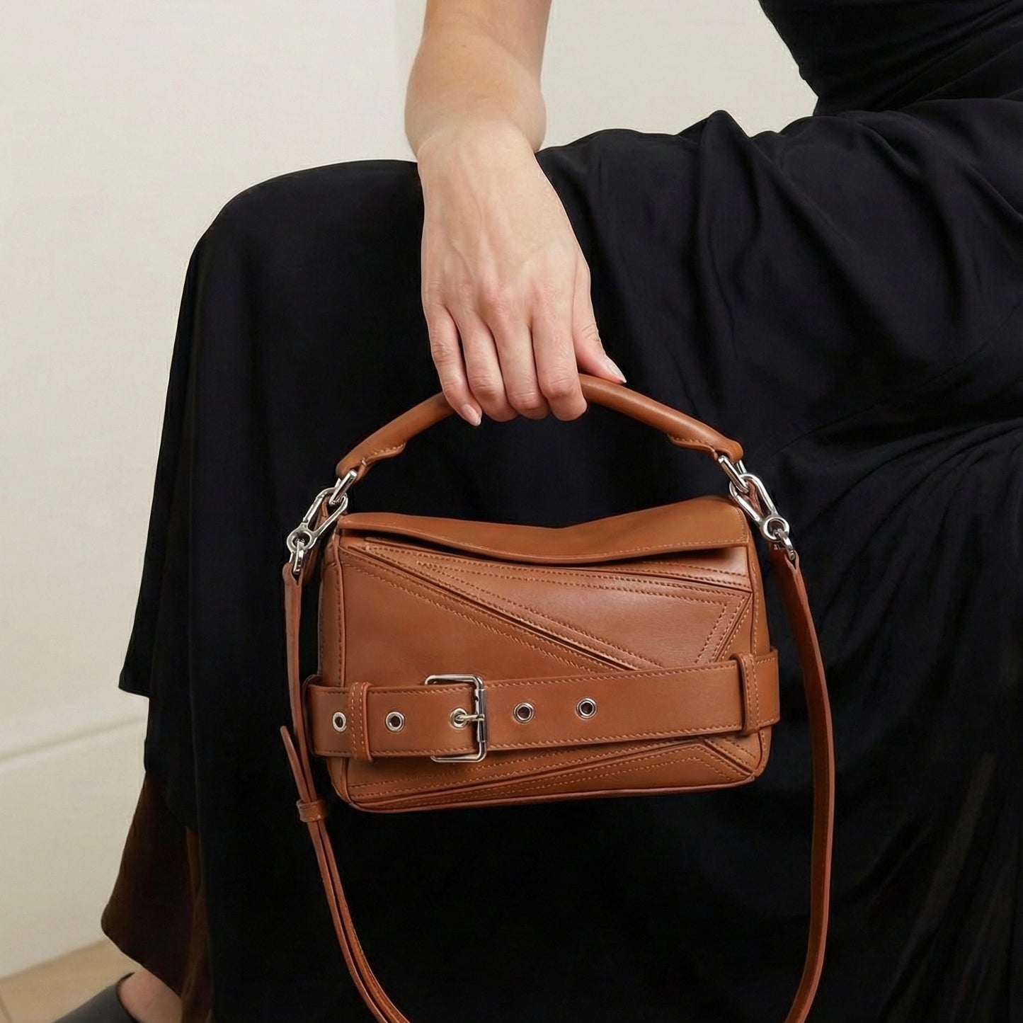 The Geometric Belted Bag_model