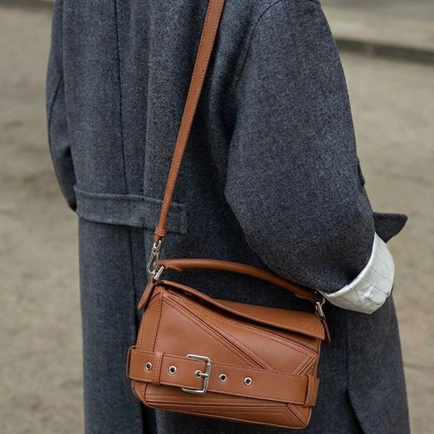 The Geometric Belted Bag_model2