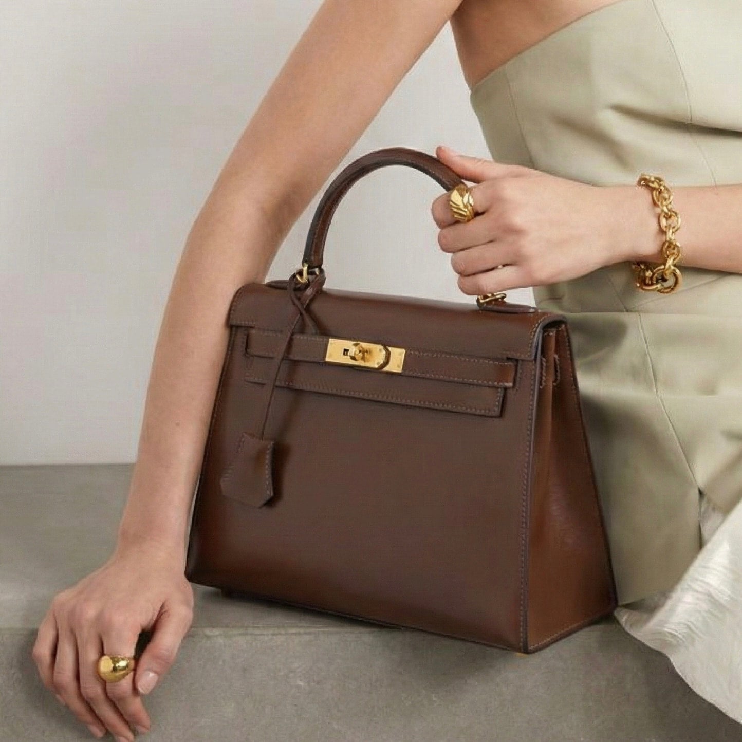 structured-top-handle-bag-glossy-vegan-leather2